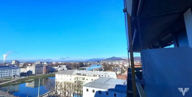 TRES CHIC! Generalsanierte Garconniere mit großem Balkon und Tiefgaragenplatz