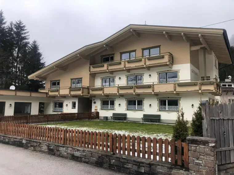 Mayrhofen: Frühstückspension mit 16 Zimmern und viel Potential