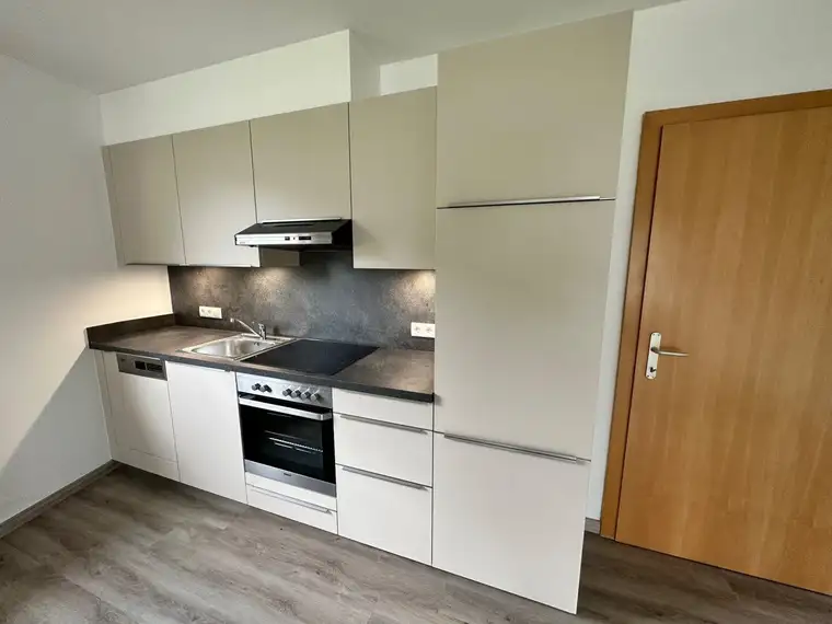 Kramsach: 2-Zi.-Mietwohnung ab sofort, 55 m², Balkon, Tiefgaragenplatz, Einbauküche, 1.090 € Gesamtmiete