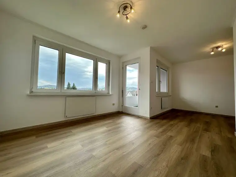 Feldbach! Neu sanierte 3 Zimmerwohnung mit Südloggia!