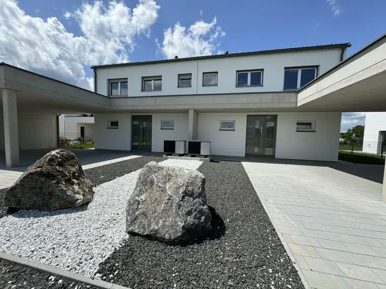 Eigenbedarf ODER Anlage! Letztes hochwertiges Haus mit Doppelcarport auf ca. 400 m² Grundstück und vielen Extras in sonniger Lage!