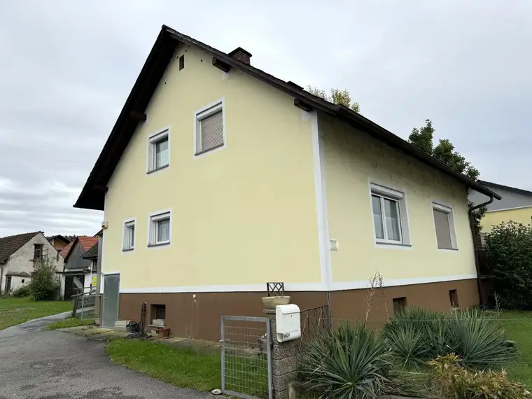 Einfamilienhaus mit großem Grundstück – auch für Landwirtschaft &amp; Anleger interessant, Pferdehaltung