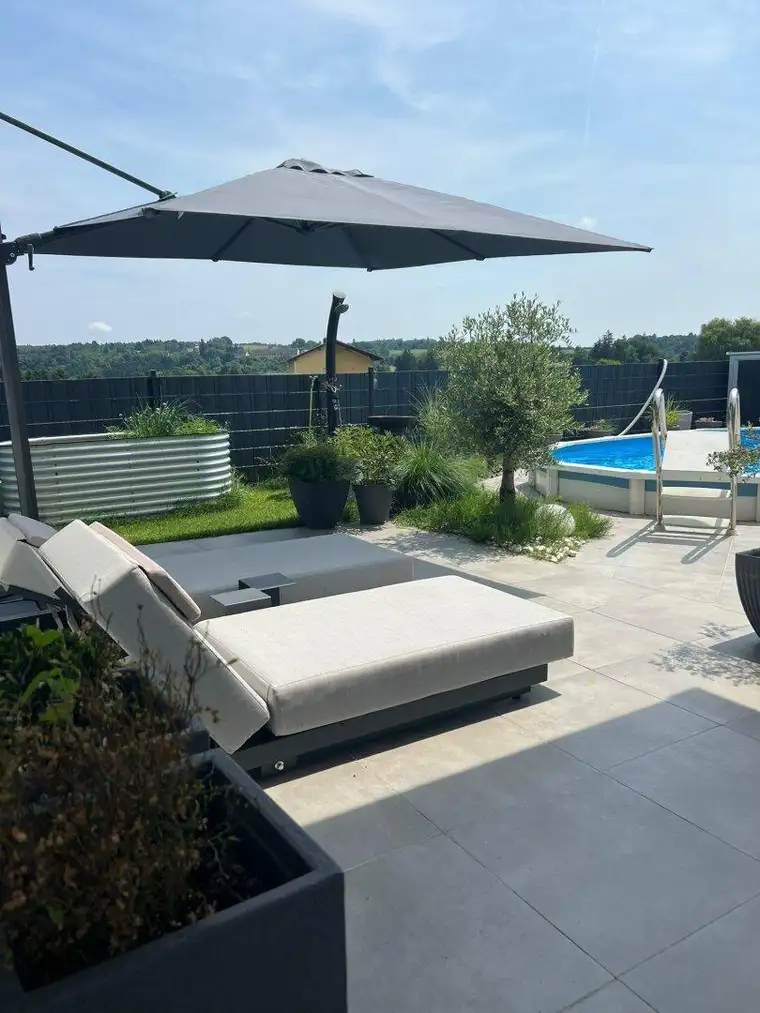 Fernitz-Mellach! Traumhaus in sonniger Lage - Doppelcarport - tolle Poolanlage - perfekte Energieeffizienz - extrem niedrige Betriebskosten!