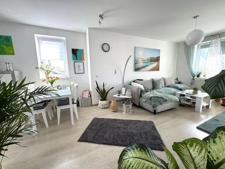 Graz- Straßgang, ruhige Lage, sehr helle 3 Zimmer ca. 82 m², Balkon, Garage
