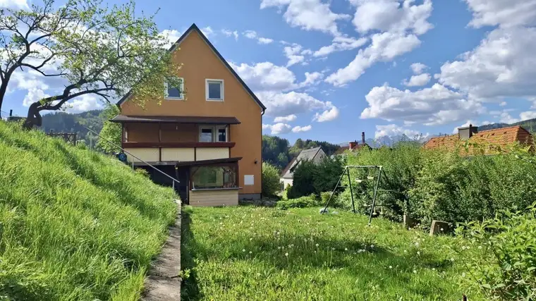 Leoben! Charmantes Einfamilienhaus mit Blick ins Grüne und tollen Gestaltungsmöglichkeiten!