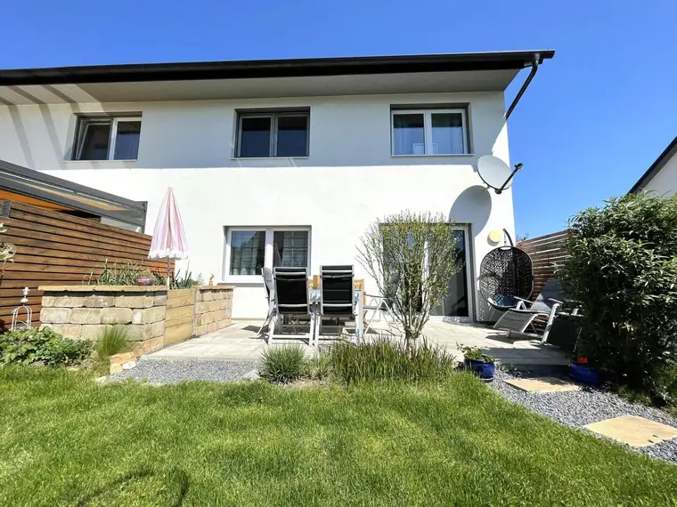Stainz - Wunderschöne Doppelhaushälfte - neuwertig mit 4 Zimmern, Garten &amp; Terrasse, Doppelcarport und viel Stauraum!