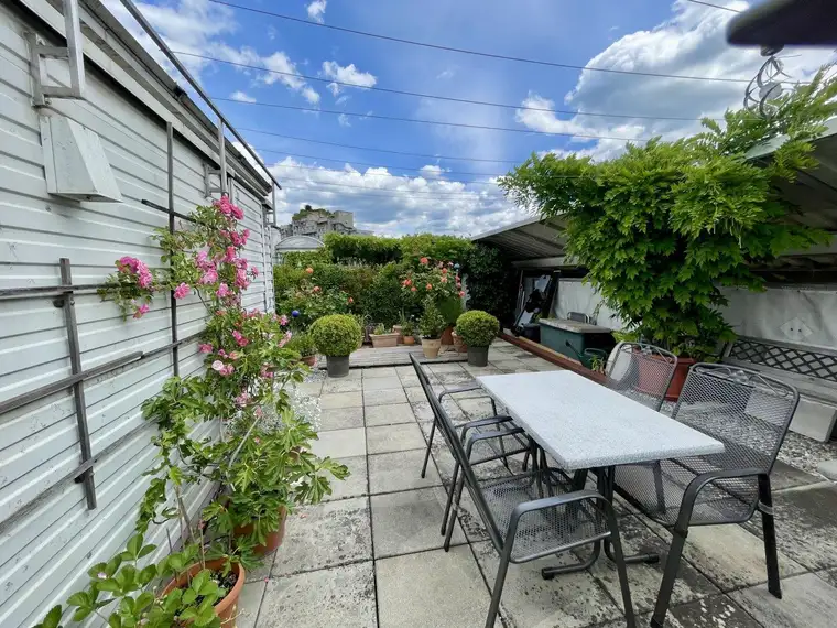 Traumhafte Lage - Nähe ORF-Park - 5 Zimmerwohnung mit Tiefgarage, Balkon und ca. 40 m² Dachterrasse!