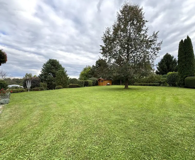 Ruhiges Baugrundstück in Panoramalage nahe Laßnitzhöhe bei Graz – mit Pool &amp; Altbaumbestand