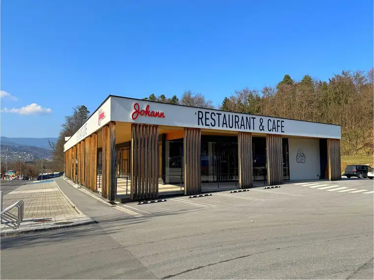 HARTBERG! Neuwertiges Mehrzweckgebäude in Bestlage direkt bei der Autobahnabfahrt mit großem Baugrundstück.