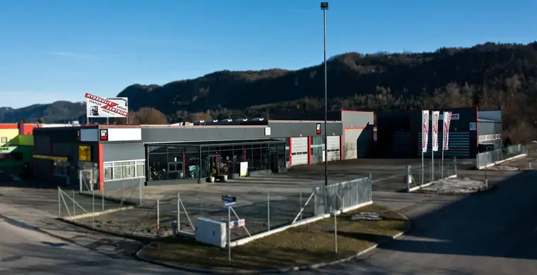 Premium-Gewerbestandort mit Werkstatt, Hallen, Verkaufsflächen &amp; Betriebswohnung
