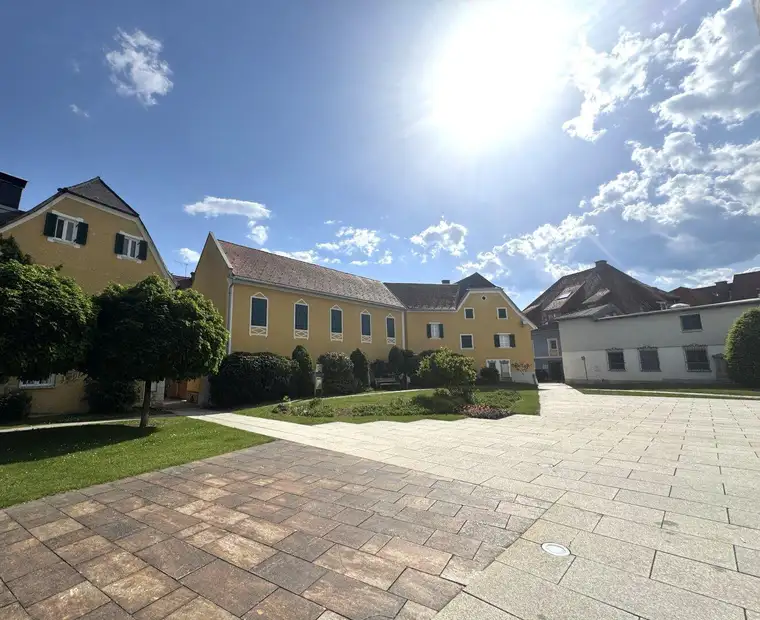 Vielseitige Liegenschaft mit Wohn-, Gastronomie- und Gewerbeflächen im Zentrum von Köflach – direkt neben der Kirche