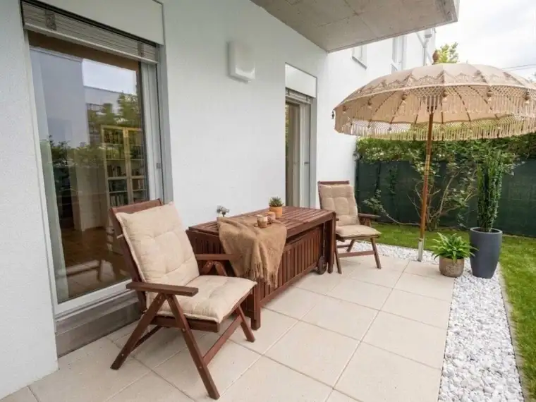 Baiernhofweg - Wunderschöne, gemütliche 3 Zimmerwohnung mit Garten und Tiefgaragenplatz in totaler Ruhelage!