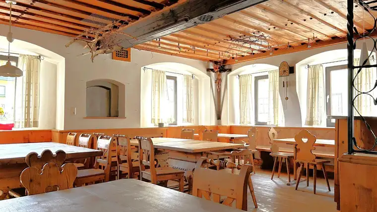 Historische Gaststube im Herzen von St. Georgen im Attergau