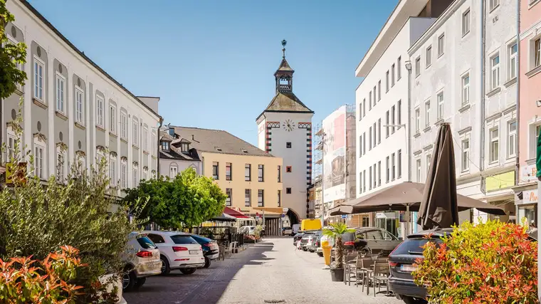 Top-Investment in Bestlage: Wohn- &amp; Geschäftshaus am Stadtplatz