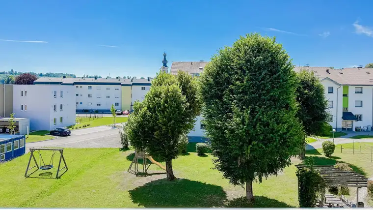 Sonnige 3-Zimmer-Wohnung mit Loggia &amp; Schwedenofen