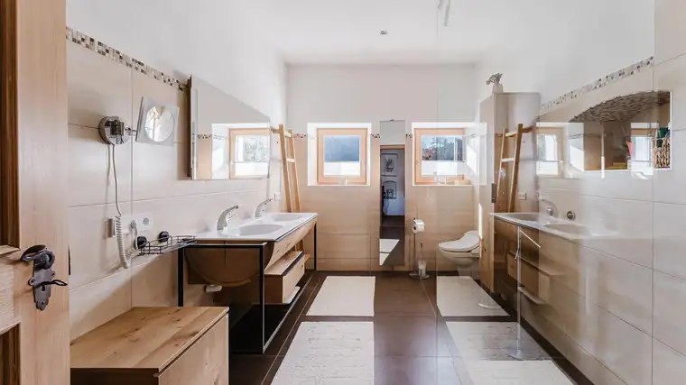 Luxuriöses Anwesen mit historischem Charakter, modernem Design und Badeplatz