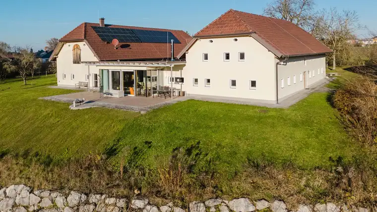 Residenz der Extraklasse: Historischer Charme, modernes Design und ein privater Badeplatz