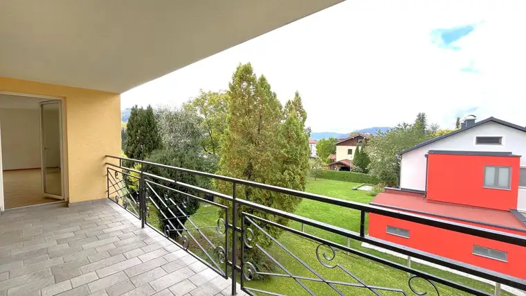 zu Fuß zum Baden zum Attersee
