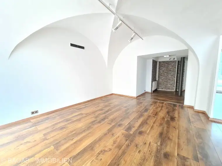 HELLES -TOP - Verkaufslokal/Studio/Galerie mit Schaufensterfront in zentraler Lage!