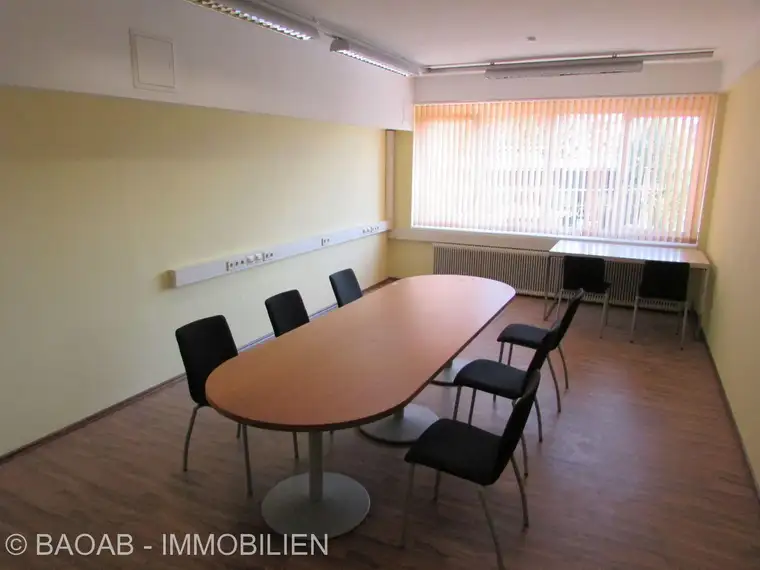 Gemütliches Büro mit Parkmöglichkeiten