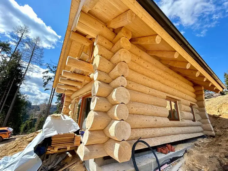 Rundstamm-Chalet mit Freizeitwohnsitzwidmung auf 1.200 m – Rückzugsort in den Alpen