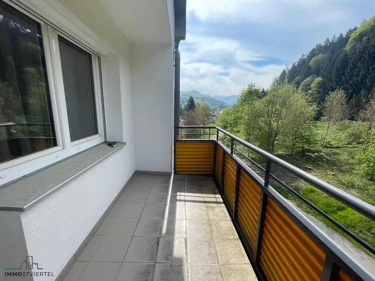 Mietwohnung mit Balkon und Blick ins Grüne!