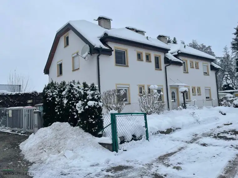 Gepflegtes Zinshaus mit 4 Wohnungen in Ruhelage!