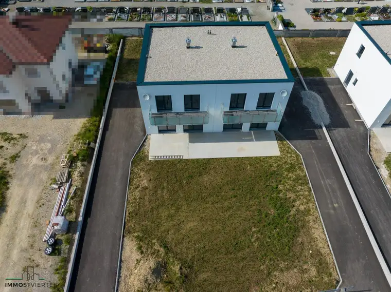 Neue Doppelhaushälfte mit Carport und Garten in Neumarkt!  