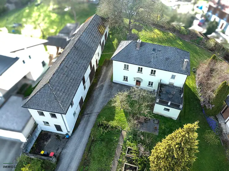 Geräumiges Landhaus mit großem Nebengebäude!