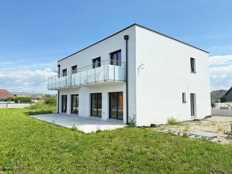 Neue Doppelhaushälfte mit Carport nur noch 2 verfügbar!!