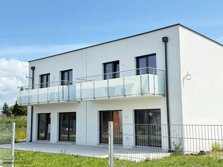 Neue Doppelhaushälfte mit Carport nur noch 2 verfügbar!!