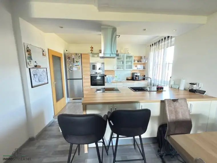 Gepflegte Eigentumswohnung mit Loggia und Tiefgaragenstellplatz!