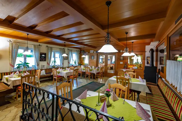 Gemütliches Gasthaus am malerischen Mondsee Direkt an der Romantikstrasse. 