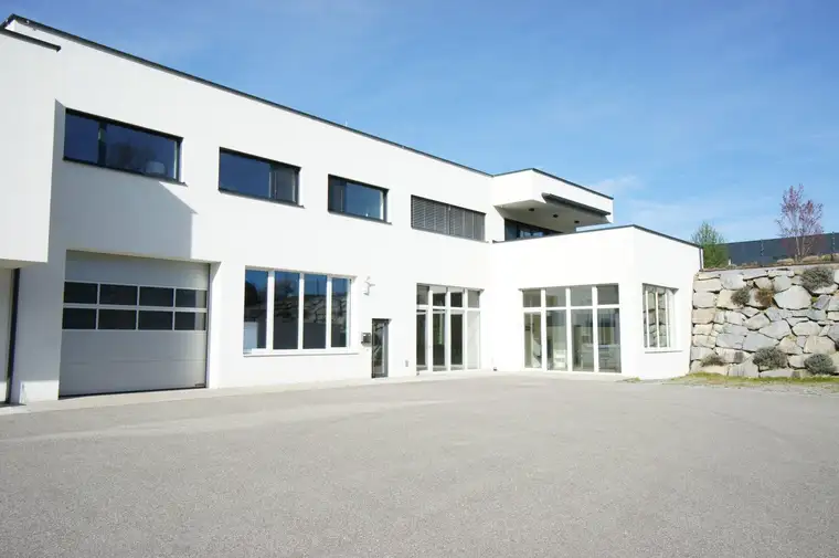 Moderne Halle + Büro Nähe Freistadt zu mieten II neuwertig II sehr gute Ausstattung II Nähe zur S 10