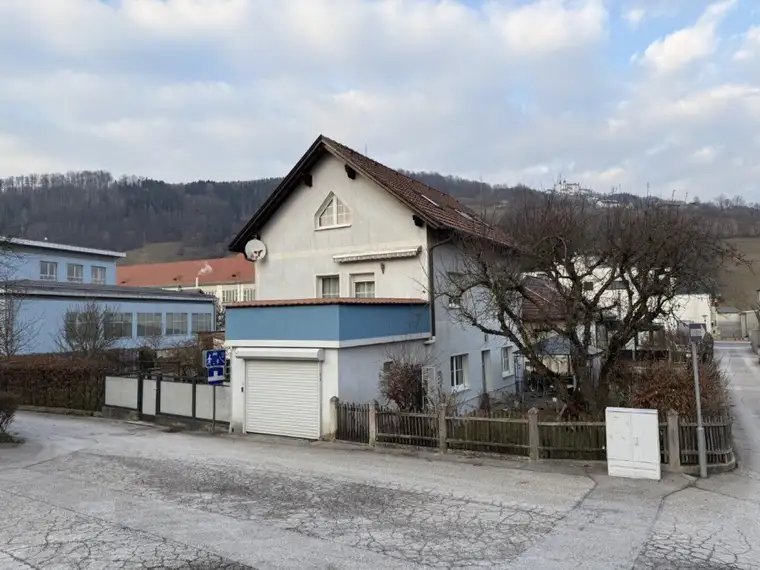 Wohnhaus in zentraler Lage - Böhlerwerk
