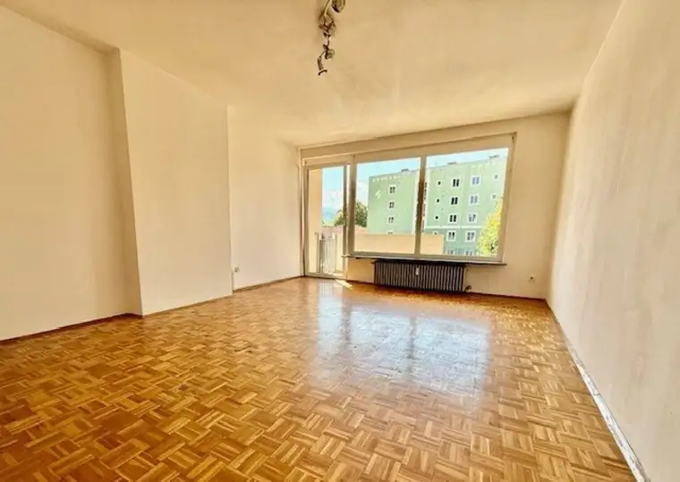 Geräumige Eigentumswohnung mit Loggia &amp; PKW-Stellplatz in zentraler Lage von Klagenfurt