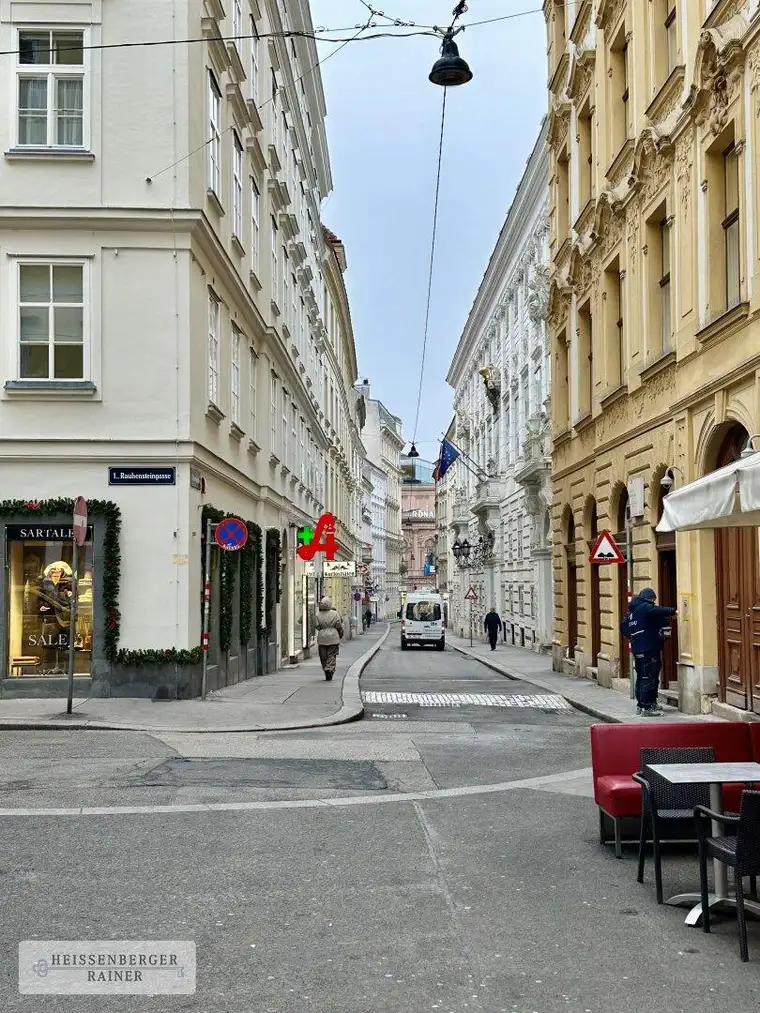 FLEXIBLES, GROSSES BÜRO IN TOLLER LAGE /// ALTSTADT /// KAUFHAUS STEFFL