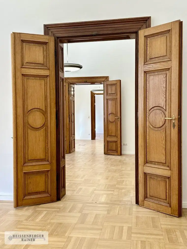 ALTE BÖRSE /// SEHR PRÄCHTIGES ALTBAUBÜRO /// SOFORT EINZUGSBEREIT