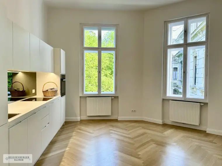 MARGARETENHOF /// TOLLE ALTBAUWOHNUNG IN TRAUMLAGE