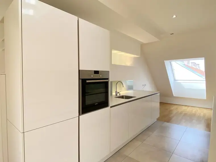 Moderne Dachgeschossmaisonette mit Terrasse