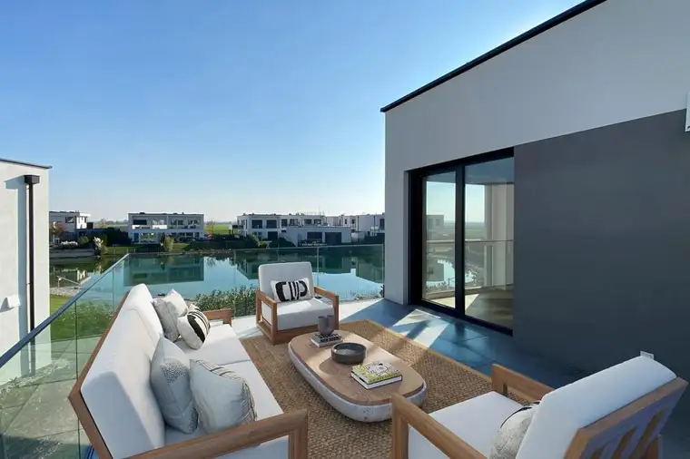 Architektenvilla am Wasser - hochwertiger Erstbezug