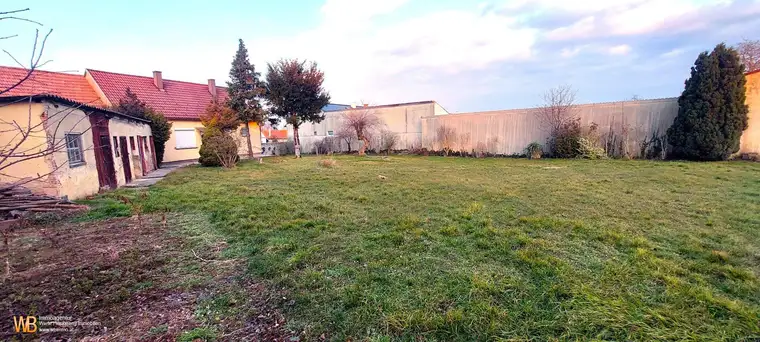 953m² kompaktes Baugrundstück, sonnige Ruhelage mit Altbestand