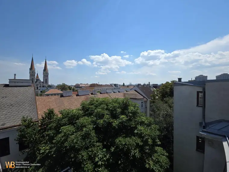 Top DG Wohnung mit Terrasse und Panoramafenstern - 3 Zimmer mit großem Küchen-Essbereich! Kein Gas mehr! Modernste Ausführung! Luft-Wasserwärmepumpe, Klima und Photovoltaik!