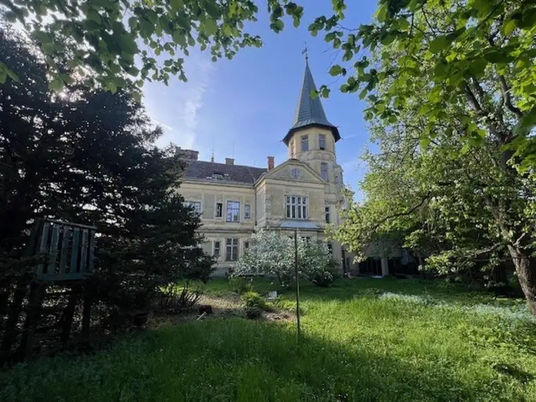 TEILBARES GRUNDSTÜCK MIT HISTORISCHER "VILLA ROSENTHAL" UND GEWERBETRAKT