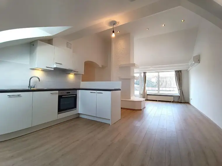 Dachgeschoss-Wohnung mit Innenhoflage! 3 Zimmer! Nähe Servitenviertel und U4 Friedensbrücke!