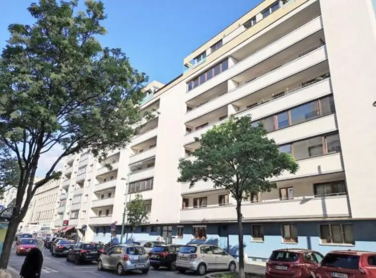BLICK INS GRÜNE - 2 Zimmer mit Loggia direkt bei der U6