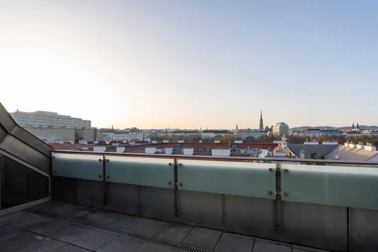 *Luxuriöser DG-Wohntraum beim Stadtpark mit Blick auf den Stephansdom &amp; Kahlenberg*