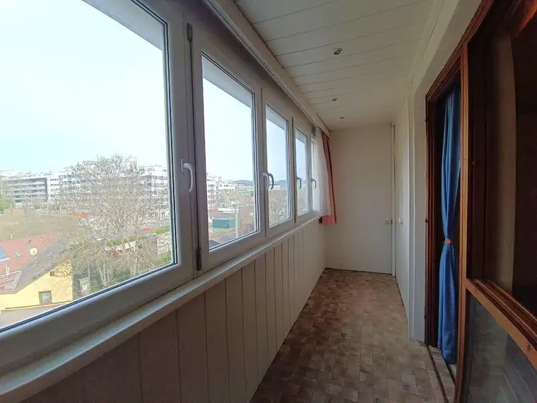 2-Zimmer Wohnung mit Loggia und unverbautem Fernblick! Geringer Sanierungsaufwand! Kellerabteil &amp; Waschküche | Nähe U3 Kendlerstraße!