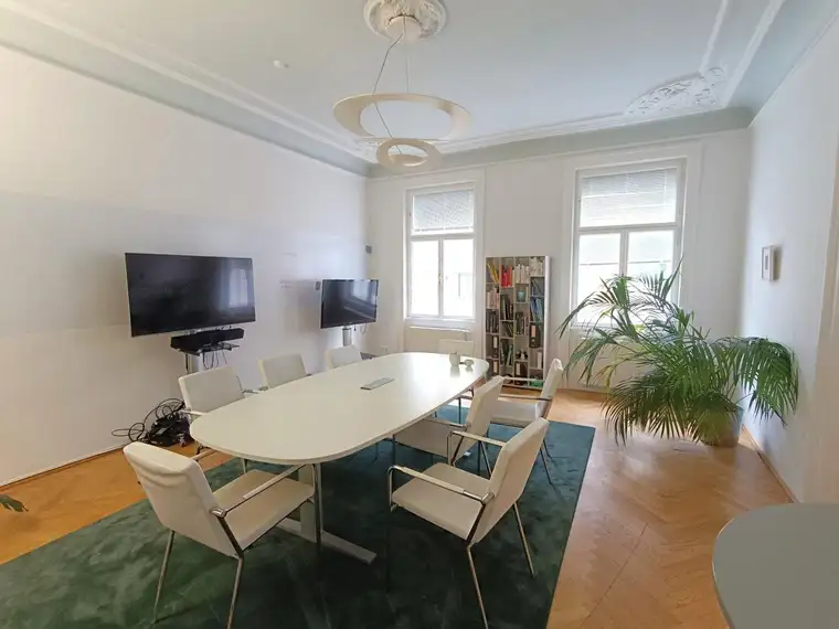 Großzügiges Büro mit Altbau-Charme im 1. Bezirk! Klimatisiert! 5 Räume! Jahrhundertwendehaus mit Lift! Nähe U2/U4 Schwedenplatz!