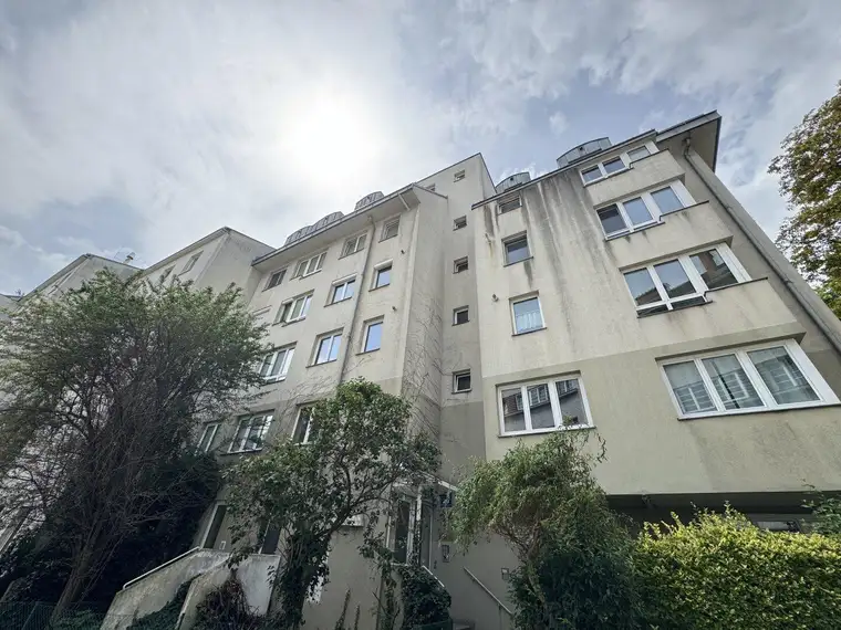 Traumhafte 2-Zimmer-Wohnung in 1140 Wien – Ihr Sanierungsprojekt zum Top-Preis!